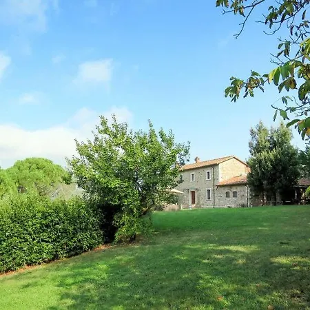 Holiday home Chianaiola Sleeps 14 Pool Air Con Wifi Ficulle