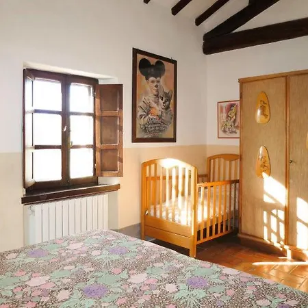 Holiday home Chianaiola Sleeps 14 Pool Air Con Wifi Ficulle